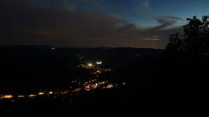 Dieses Bild zeigt eine Webcam-Aufnahme vom Achertal, aufgenommen am Dienstag, den 29.09.2026 um 20:10 Uhr. Die Temperatur betrug 21.2°C.