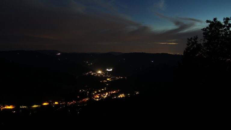 Dieses Bild zeigt eine Webcam-Aufnahme vom Achertal, aufgenommen am Dienstag, den 29.09.2026 um 20:10 Uhr. Die Temperatur betrug 21.2°C.