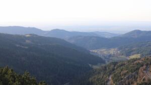 Dieses Bild zeigt eine Webcam-Aufnahme vom Achertal, aufgenommen am Donnerstag, den 18.12.2025 um 14:50 Uhr. Die Temperatur betrug 7°C.