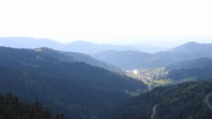 Dieses Bild zeigt eine Webcam-Aufnahme vom Achertal, aufgenommen am Freitag, den 08.05.2026 um 18:20 Uhr. Die Temperatur betrug 11.8°C.