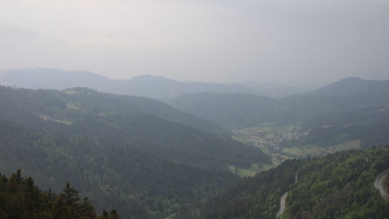 Dieses Bild zeigt eine Webcam-Aufnahme vom Achertal, aufgenommen am Sonntag, den 10.05.2026 um 19:00 Uhr. Die Temperatur betrug 9.8°C.
