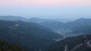 Dieses Bild zeigt eine Webcam-Aufnahme vom Achertal, aufgenommen am Freitag, den 20.03.2026 um 06:30 Uhr. Die Temperatur betrug 2.1°C.