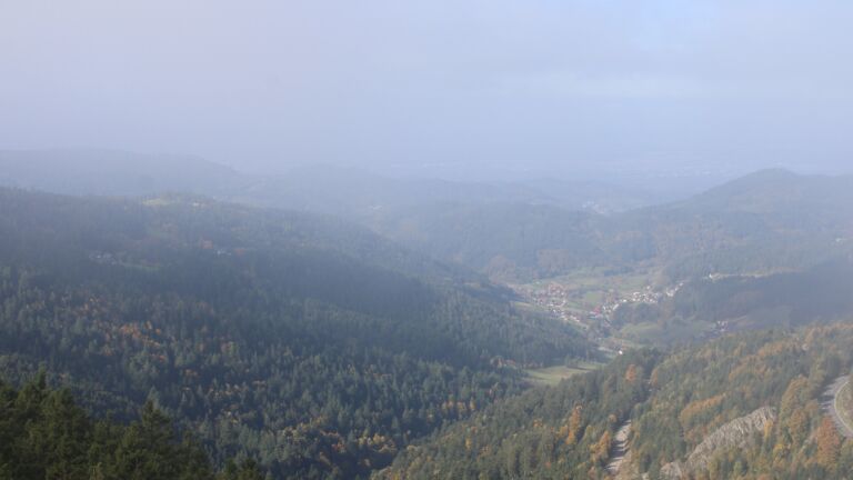 Dieses Bild zeigt eine Webcam-Aufnahme vom Achertal, aufgenommen am Montag, den 13.10.2025 um 11:30 Uhr. Die Temperatur betrug 6.9°C.
