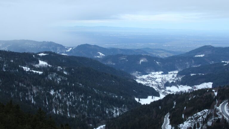 Dieses Bild zeigt eine Webcam-Aufnahme vom Achertal, aufgenommen am Dienstag, den 13.01.2026 um 08:30 Uhr. Die Temperatur betrug 3.6°C.