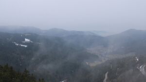 Dieses Bild zeigt eine Webcam-Aufnahme vom Achertal, aufgenommen am Sonntag, den 01.02.2026 um 11:20 Uhr. Die Temperatur betrug 2.4°C.