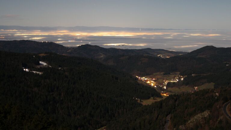 Dieses Bild zeigt eine Webcam-Aufnahme vom Achertal, aufgenommen am Dienstag, den 03.02.2026 um 23:30 Uhr. Die Temperatur betrug 3.3°C.