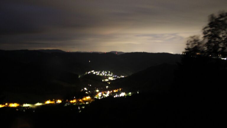 Dieses Bild zeigt eine Webcam-Aufnahme vom Achertal, aufgenommen am Samstag, den 13.06.2026 um 03:30 Uhr. Die Temperatur betrug 14°C.