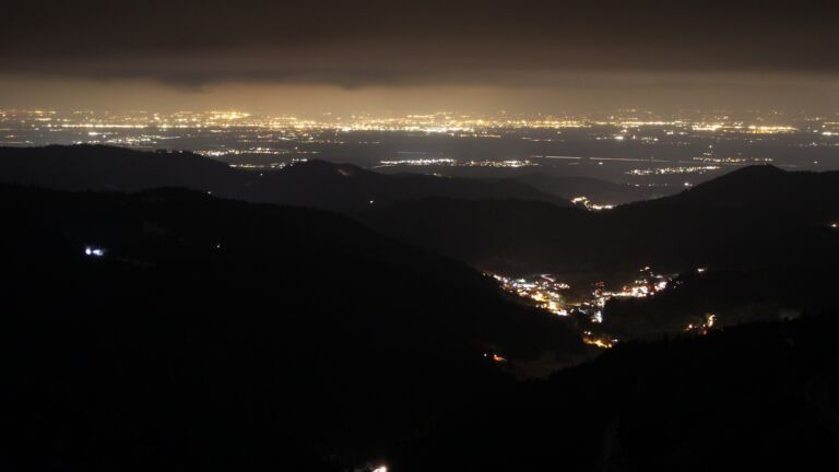 Dieses Bild zeigt eine Webcam-Aufnahme vom Achertal, aufgenommen am Mittwoch, den 24.12.2025 um 18:00 Uhr. Die Temperatur betrug -5.8°C.