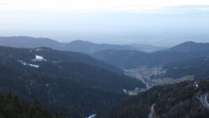 Dieses Bild zeigt eine Webcam-Aufnahme vom Achertal, aufgenommen am Freitag, den 16.01.2026 um 17:00 Uhr. Die Temperatur betrug 7.1°C.