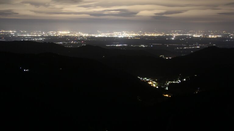 Dieses Bild zeigt eine Webcam-Aufnahme vom Achertal, aufgenommen am Samstag, den 13.09.2025 um 22:30 Uhr. Die Temperatur betrug 10.8°C.