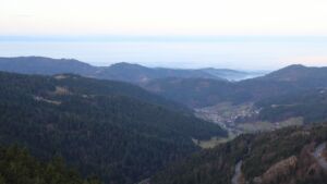 Dieses Bild zeigt eine Webcam-Aufnahme vom Achertal, aufgenommen am Mittwoch, den 17.12.2025 um 08:50 Uhr. Die Temperatur betrug 5.7°C.