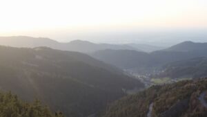 Dieses Bild zeigt eine Webcam-Aufnahme vom Achertal, aufgenommen am Freitag, den 27.02.2026 um 17:30 Uhr. Die Temperatur betrug 14.2°C.