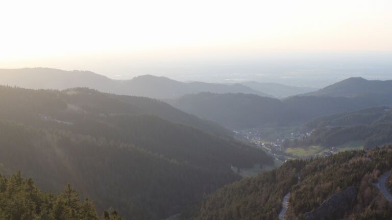 Dieses Bild zeigt eine Webcam-Aufnahme vom Achertal, aufgenommen am Freitag, den 27.02.2026 um 17:30 Uhr. Die Temperatur betrug 14.2°C.