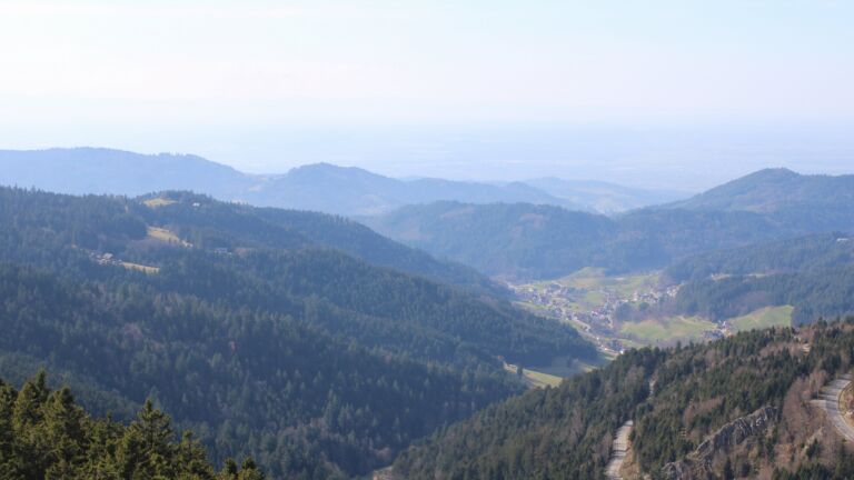 Dieses Bild zeigt eine Webcam-Aufnahme vom Achertal, aufgenommen am Dienstag, den 03.03.2026 um 14:30 Uhr. Die Temperatur betrug 9.2°C.