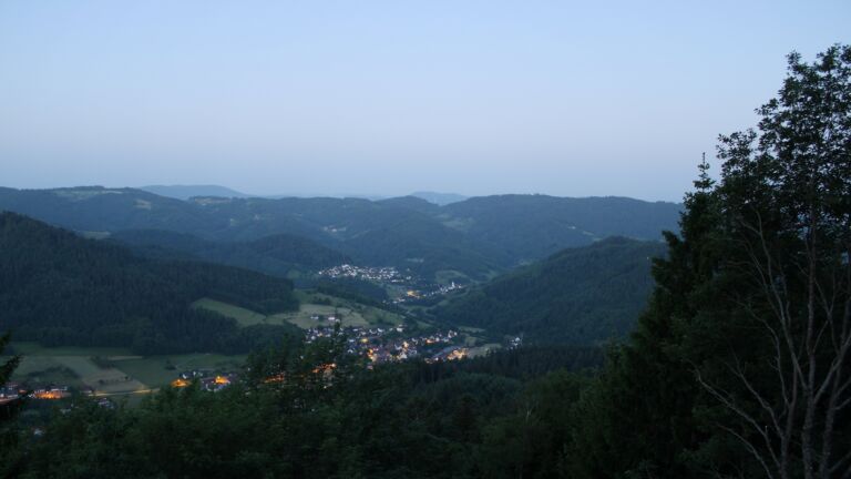 Dieses Bild zeigt eine Webcam-Aufnahme vom Achertal, aufgenommen am Mittwoch, den 27.05.2026 um 04:50 Uhr. Die Temperatur betrug 21.9°C.