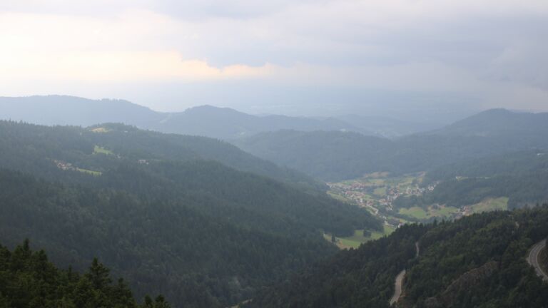 Dieses Bild zeigt eine Webcam-Aufnahme vom Achertal, aufgenommen am Montag, den 28.07.2025 um 18:50 Uhr. Die Temperatur betrug 11.4°C.