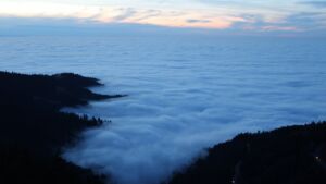 Dieses Bild zeigt eine Webcam-Aufnahme vom Achertal, aufgenommen am Montag, den 22.12.2025 um 17:00 Uhr. Die Temperatur betrug 7.1°C.