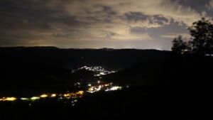 Dieses Bild zeigt eine Webcam-Aufnahme vom Achertal, aufgenommen am Mittwoch, den 16.09.2026 um 03:30 Uhr. Die Temperatur betrug 21°C.