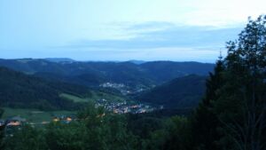 Dieses Bild zeigt eine Webcam-Aufnahme vom Achertal, aufgenommen am Sonntag, den 17.05.2026 um 21:40 Uhr. Die Temperatur betrug 11.1°C.