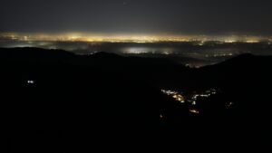 Dieses Bild zeigt eine Webcam-Aufnahme vom Achertal, aufgenommen am Montag, den 29.12.2025 um 03:00 Uhr. Die Temperatur betrug 1.7°C.