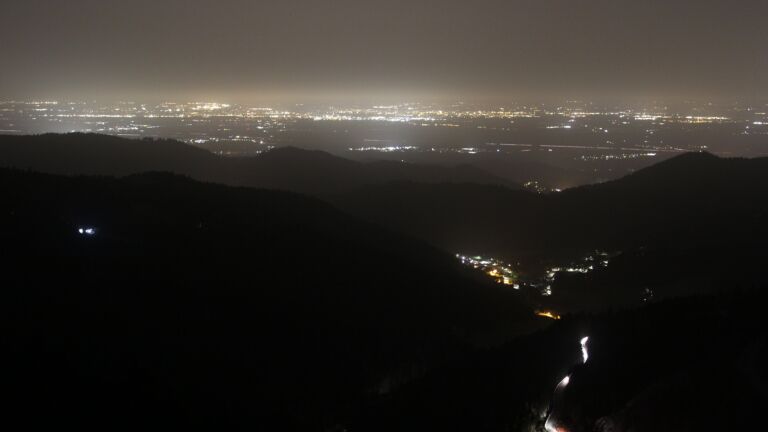 Dieses Bild zeigt eine Webcam-Aufnahme vom Achertal, aufgenommen am Freitag, den 14.11.2025 um 05:40 Uhr. Die Temperatur betrug 17.1°C.