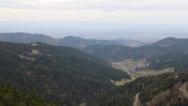 Dieses Bild zeigt eine Webcam-Aufnahme vom Achertal, aufgenommen am Freitag, den 19.12.2025 um 09:50 Uhr. Die Temperatur betrug 7.1°C.