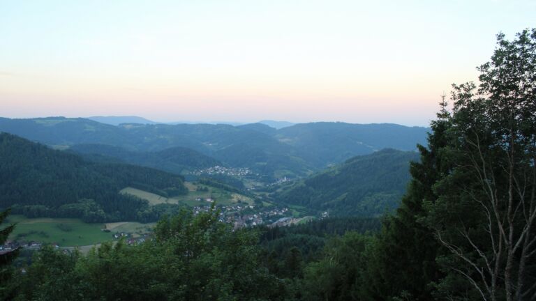 Dieses Bild zeigt eine Webcam-Aufnahme vom Achertal, aufgenommen am Freitag, den 19.06.2026 um 05:40 Uhr. Die Temperatur betrug 21.8°C.
