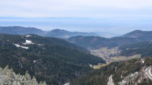 Dieses Bild zeigt eine Webcam-Aufnahme vom Achertal, aufgenommen am Dienstag, den 27.01.2026 um 13:50 Uhr. Die Temperatur betrug 6.4°C.