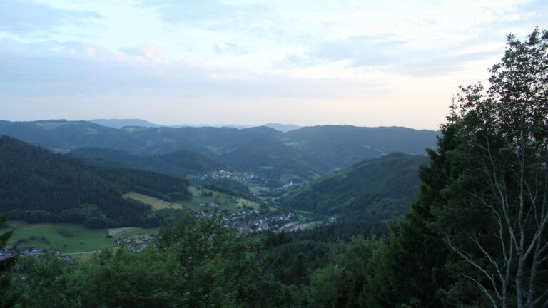 Dieses Bild zeigt eine Webcam-Aufnahme vom Achertal, aufgenommen am Dienstag, den 16.06.2026 um 21:10 Uhr. Die Temperatur betrug 21.8°C.