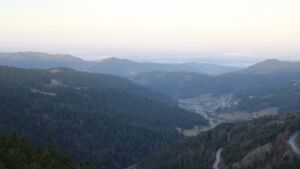 Dieses Bild zeigt eine Webcam-Aufnahme vom Achertal, aufgenommen am Donnerstag, den 18.12.2025 um 08:40 Uhr. Die Temperatur betrug 5.4°C.