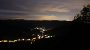 Dieses Bild zeigt eine Webcam-Aufnahme vom Achertal, aufgenommen am Sonntag, den 14.06.2026 um 03:30 Uhr. Die Temperatur betrug 13.2°C.