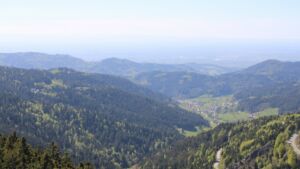 Dieses Bild zeigt eine Webcam-Aufnahme vom Achertal, aufgenommen am Sonntag, den 26.04.2026 um 15:30 Uhr. Die Temperatur betrug 14.7°C.