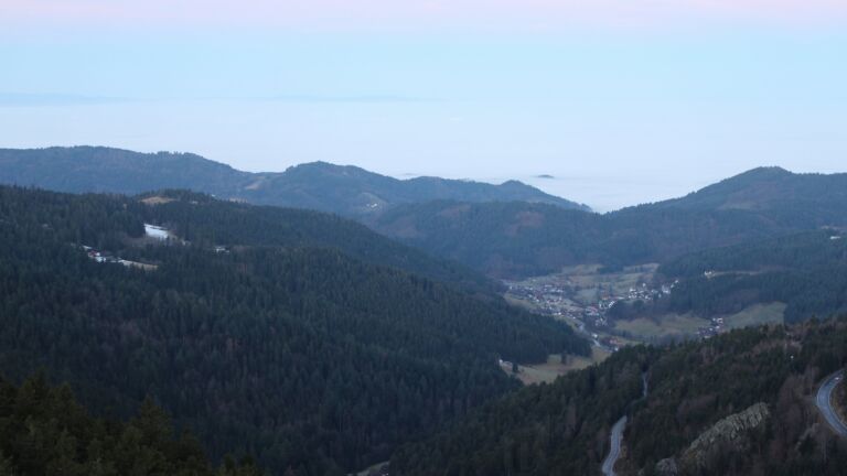 Dieses Bild zeigt eine Webcam-Aufnahme vom Achertal, aufgenommen am Sonntag, den 08.02.2026 um 07:40 Uhr. Die Temperatur betrug 2.5°C.