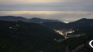 Dieses Bild zeigt eine Webcam-Aufnahme vom Achertal, aufgenommen am Mittwoch, den 03.12.2025 um 18:30 Uhr. Die Temperatur betrug 4.6°C.