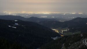 Dieses Bild zeigt eine Webcam-Aufnahme vom Achertal, aufgenommen am Freitag, den 03.04.2026 um 01:30 Uhr. Die Temperatur betrug 3.1°C.