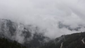 Dieses Bild zeigt eine Webcam-Aufnahme vom Achertal, aufgenommen am Sonntag, den 12.04.2026 um 16:20 Uhr. Die Temperatur betrug 2.3°C.