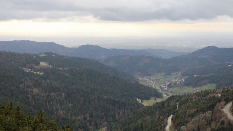 Dieses Bild zeigt eine Webcam-Aufnahme vom Achertal, aufgenommen am Dienstag, den 17.03.2026 um 16:10 Uhr. Die Temperatur betrug 4.8°C.