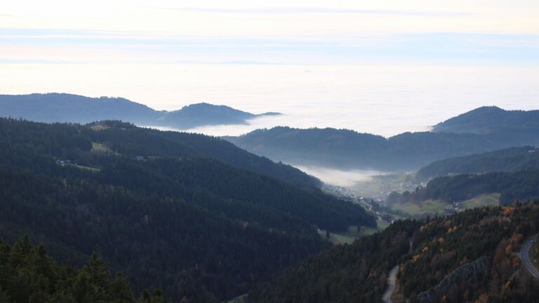 Dieses Bild zeigt eine Webcam-Aufnahme vom Achertal, aufgenommen am Montag, den 10.11.2025 um 16:00 Uhr. Die Temperatur betrug 8°C.