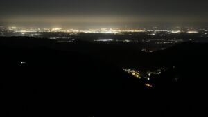 Dieses Bild zeigt eine Webcam-Aufnahme vom Achertal, aufgenommen am Dienstag, den 07.04.2026 um 01:00 Uhr. Die Temperatur betrug 6.6°C.