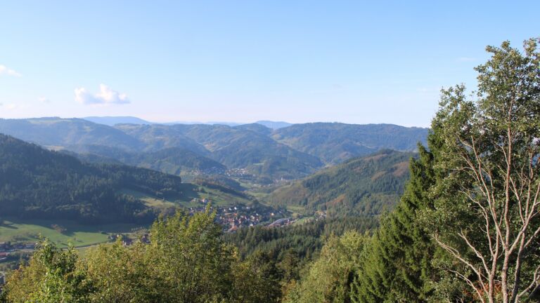 Dieses Bild zeigt eine Webcam-Aufnahme vom Achertal, aufgenommen am Montag, den 05.10.2026 um 10:40 Uhr. Die Temperatur betrug 19.6°C.