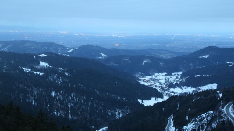 Dieses Bild zeigt eine Webcam-Aufnahme vom Achertal, aufgenommen am Dienstag, den 13.01.2026 um 08:00 Uhr. Die Temperatur betrug 4.1°C.