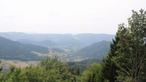 Dieses Bild zeigt eine Webcam-Aufnahme vom Achertal, aufgenommen am Freitag, den 31.07.2026 um 14:30 Uhr. Die Temperatur betrug 33.2°C.