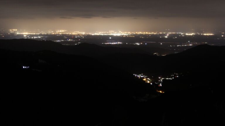 Dieses Bild zeigt eine Webcam-Aufnahme vom Achertal, aufgenommen am Donnerstag, den 15.01.2026 um 01:30 Uhr. Die Temperatur betrug 4.5°C.