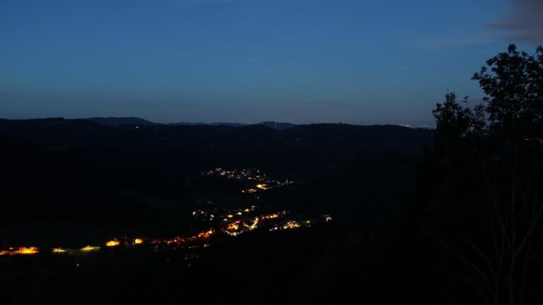 Dieses Bild zeigt eine Webcam-Aufnahme vom Achertal, aufgenommen am Sonntag, den 13.09.2026 um 06:10 Uhr. Die Temperatur betrug 15.3°C.