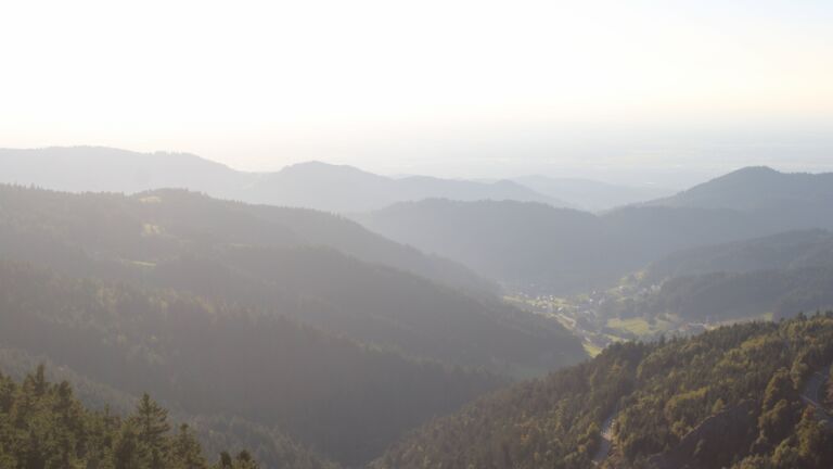 Dieses Bild zeigt eine Webcam-Aufnahme vom Achertal, aufgenommen am Freitag, den 19.09.2025 um 18:30 Uhr. Die Temperatur betrug 25.8°C.
