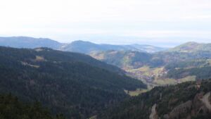 Dieses Bild zeigt eine Webcam-Aufnahme vom Achertal, aufgenommen am Mittwoch, den 17.12.2025 um 12:30 Uhr. Die Temperatur betrug 5.8°C.