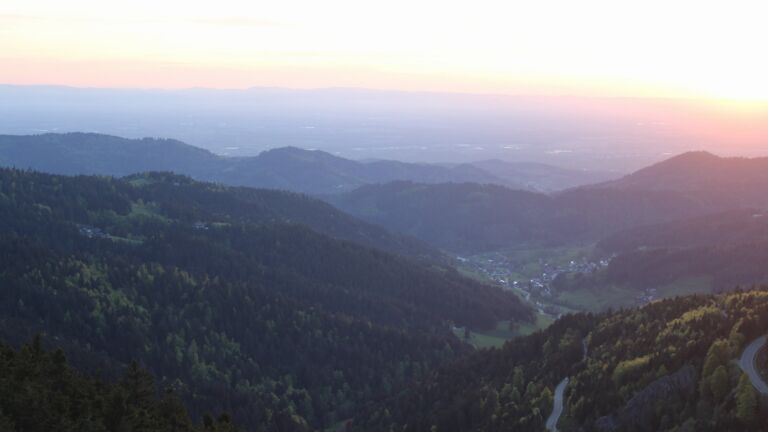 Dieses Bild zeigt eine Webcam-Aufnahme vom Achertal, aufgenommen am Sonntag, den 26.04.2026 um 20:30 Uhr. Die Temperatur betrug 10.7°C.