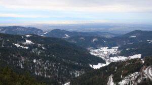 Dieses Bild zeigt eine Webcam-Aufnahme vom Achertal, aufgenommen am Dienstag, den 13.01.2026 um 10:00 Uhr. Die Temperatur betrug 5.6°C.