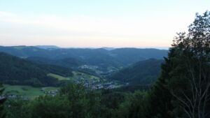 Dieses Bild zeigt eine Webcam-Aufnahme vom Achertal, aufgenommen am Samstag, den 13.06.2026 um 21:20 Uhr. Die Temperatur betrug 18.8°C.