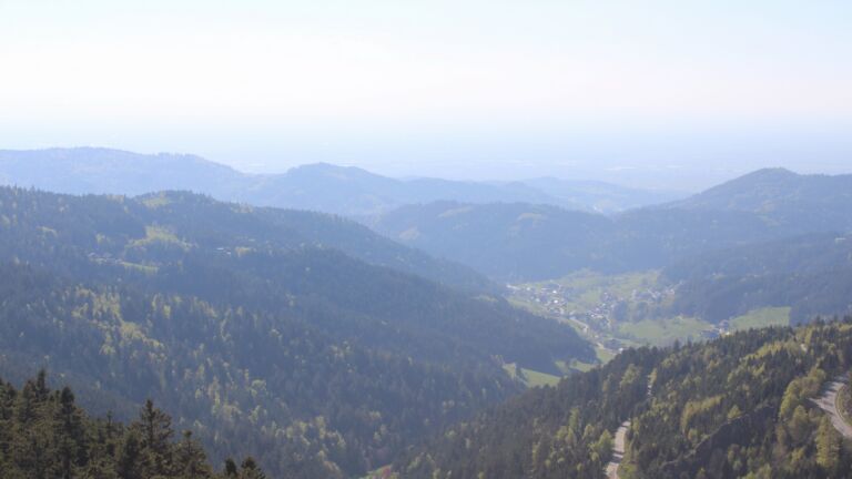 Dieses Bild zeigt eine Webcam-Aufnahme vom Achertal, aufgenommen am Mittwoch, den 22.04.2026 um 17:10 Uhr. Die Temperatur betrug 9.7°C.